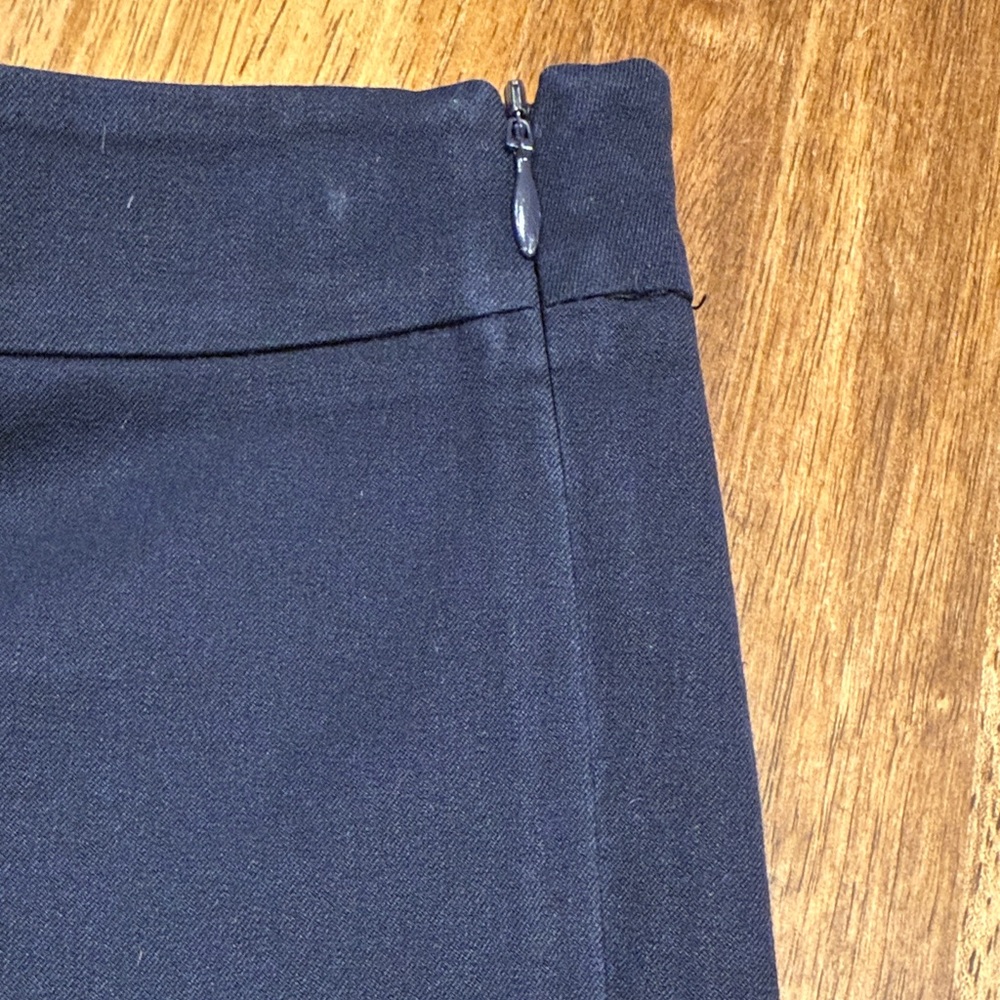 Talbots Navy Scallop Hem Capris - Picture 3 of 4